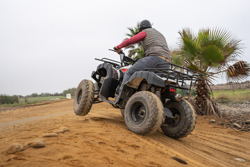 Man climbing a small hill on a quad bike © Guillermo Spelucin