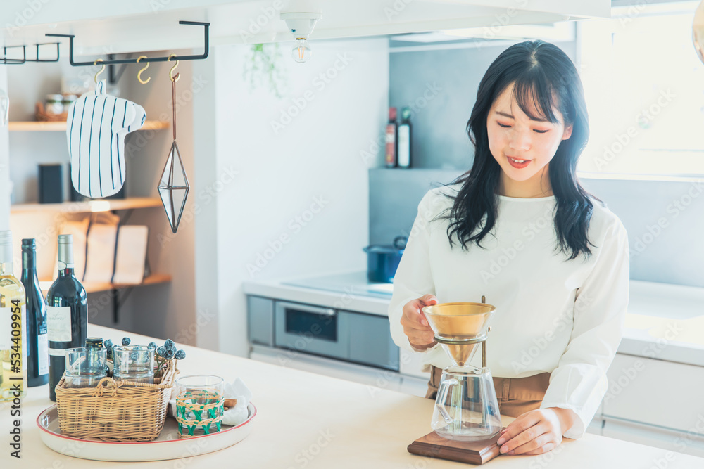 Poster コーヒーを淹れる女性　Coffee