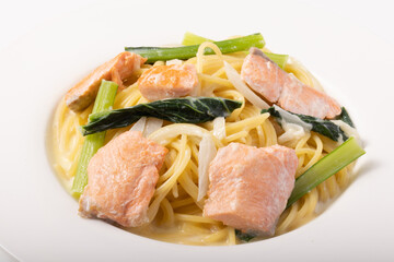 サーモンクリームパスタ