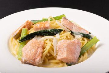 サーモンクリームパスタ