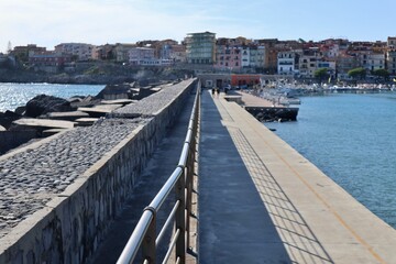Marina di Camerota - Il molo sopraflutto dall'estremita