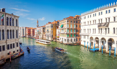 Fototapeta na wymiar Venezia green water Lagoon and boat life embedded with mediterranean Architecture 