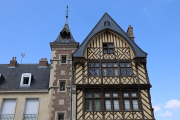 Fototapeta na wymiar Bâtiment typique, vue de l'extérieur, ville de Amiens, département de la Somme, France