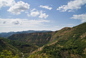 Montagne viste dal sentiero per l'arco di Fondarca nelle Marche