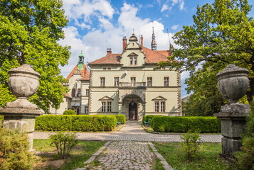 Obraz premium Hunting castle of Count Shenborn in Carpaty Village Chinadiyevo.