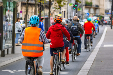 Fototapeta Cyclists on the bike path along the Seine in Paris. France obraz