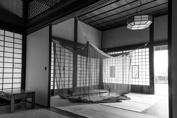 日本家屋の和室の畳と、障子と、蚊帳　1970年代の日本の家の中の部屋