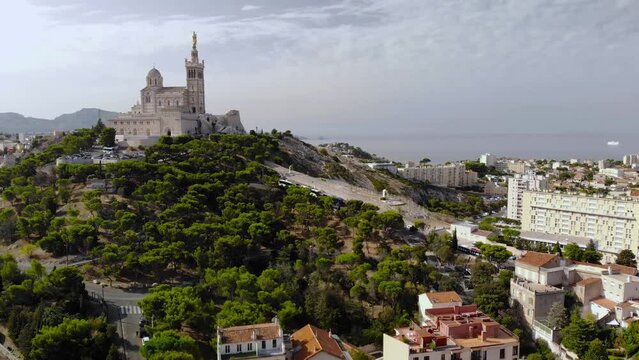 Pape, Notre Dame de la Garde Marseille - vue a&eacute;rienne