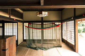 日本家屋の和室の畳と、障子と、蚊帳　1970年代の日本の家の中の部屋