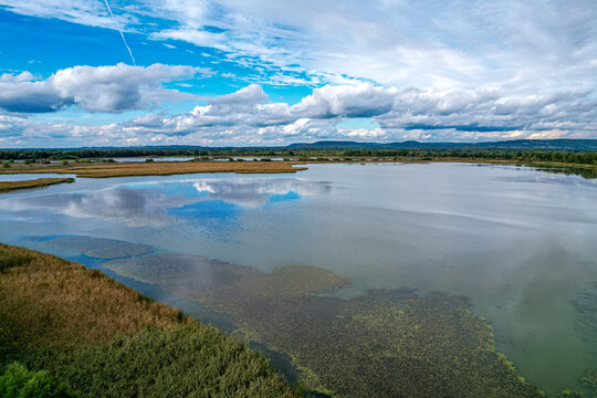 Stawy hodowlane w okolicy Zatoru w Małopolsce, jesienią panorama z lotu ptaka