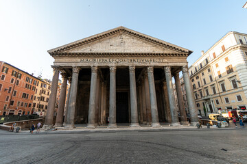 Fototapeta na wymiar View of the pantheon in Rome, Italy