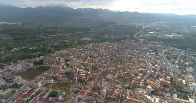 Vista a&eacute;rea orbital de peque&ntilde;a ciudad de Castell&oacute;n Espa&ntilde;a