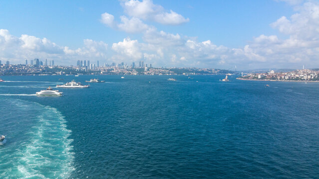 Istanbul vista dal Bosforo