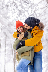 Fototapeta na wymiar Couple hugging in the snow