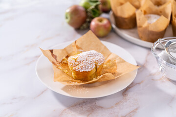 Apple sharlotka muffin