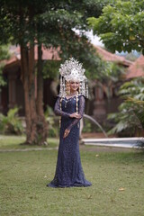 The model who is wearing suntiang traditional clothes from the city of padang, indonesia, looks very elegant and beautiful