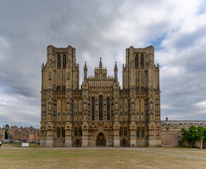 Obraz premium view of the two spires and front of the 12th-centruy Gothic Wells Cathedral in Somerset