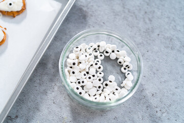 Easter Chocolate Covered Pretzel Bunnies and Ducklings
