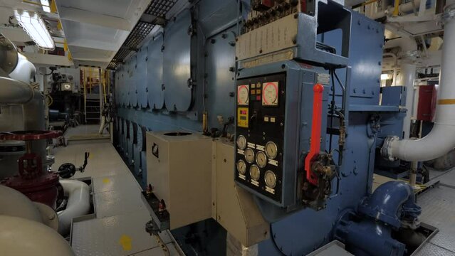 Vibration of main engine of ship