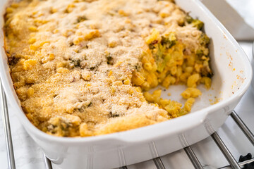 Macaroni and cheese with broccoli