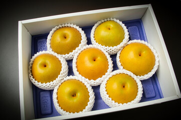 趣向を凝らして並べて、様々な角度から撮影した美味しそうな梨