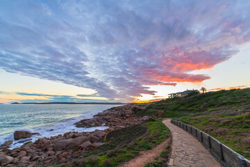 Obraz premium Spectacular footpath along the coast at Rocky Bay, Port Elliot, South Australia
