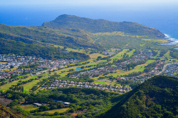 Fototapeta premium Hawaii Kai Golf Course in the eastern suburbs of Honolulu on O'ahu island in Hawaii, next to the Pacific Ocean