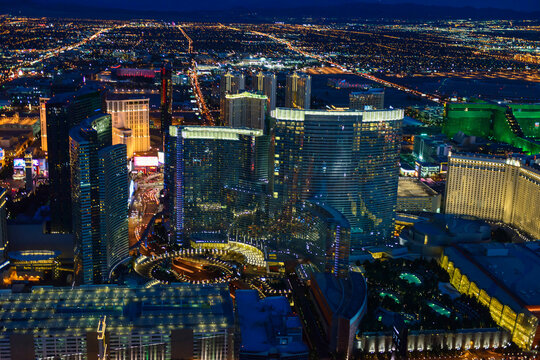 Fototapeta Aerial view of the city of Las Vegas at dusk, city lights and tall buildings of the travel destination.