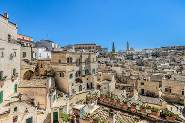 Panoramablick über den Sasso Barisano mit der Kathedrale in der Altstadt von Matera in der Basilikata in Süditalien