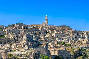 Obraz premium Felsenkirche Santa Maria De Idris mit der Kathedrale von Matera in der Basilikata in Süditalien