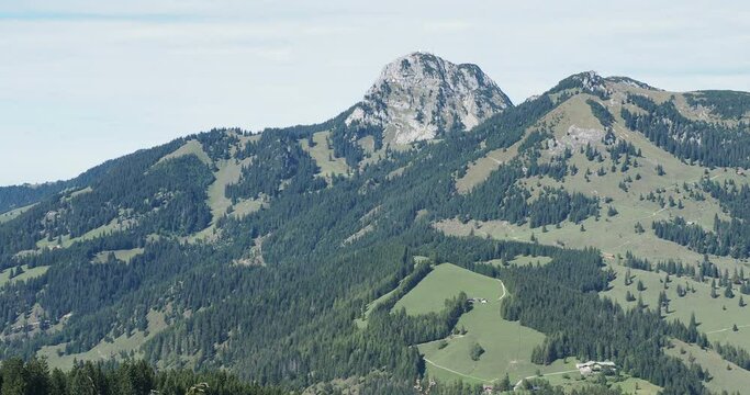 Bayerische Berglandschaft - Der Wendelstein von Westen gesehen.