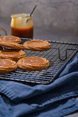 Biscuits with salted caramel