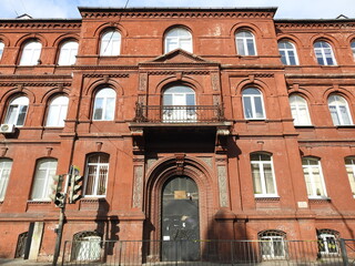 Fototapeta na wymiar facade of the old building in kaliningrad, russia