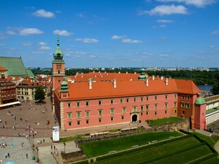 Naklejka na ściany i meble Zamek Królewki w Warszawie w słoneczny dzień