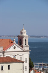 Fototapeta na wymiar church in Alfama, Lisbon 