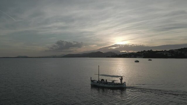 Atardecer Barco llaut Mallorca alcudia50fps (Formato D-log para edici&oacute;n y correcci&oacute;n de color profesional)