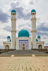 Fototapeta na wymiar Akmeshit-Syrdarya central mosque in Kyzylorda. Kazakhstan