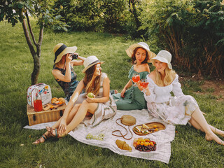 picnic girlfriends