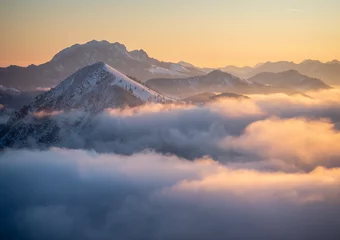 Sonnenaufgang in den Bayerischen Alpen über den Wolkenmeer  © Ralph Janker