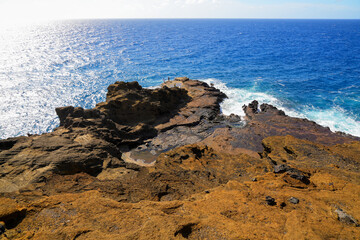 Waves on the rocky coast of O'ahu island in Hawaii next to Halona Cove along the Kalaniana'ole Highway - obrazy, fototapety, plakaty