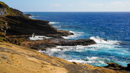 Fototapeta na wymiar Waves on the rocky coast of O'ahu island in Hawaii from the Lana'i lookout along the Kalaniana'ole Highway