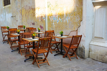 Fototapeta na wymiar Table settings outside a cafe in Venice