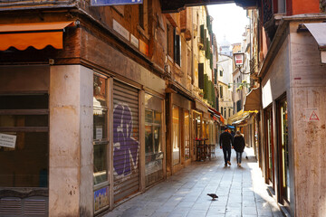 Fototapeta na wymiar Typical alleyways in Venice, Italy