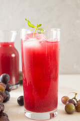 Natural grape non-alcoholic juice