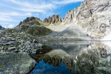 2022 06 04 CimaDasta lake between granite peaks 3