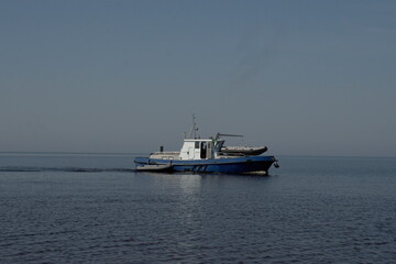 Fototapeta na wymiar large fishing boat with inflatable boats on a bolt in the White Sea
