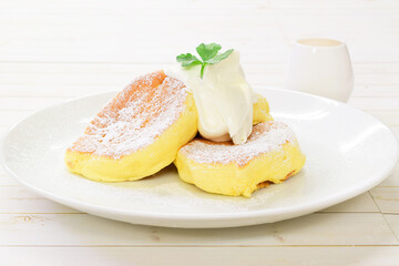 生クリームのスフレパンケーキ