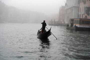 Gondel auf dem Kanal Grande, Venedig, Venetien, Italien