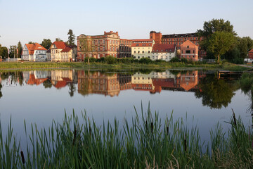 Fototapeta premium Dosseteich und alte Gebaeude in Wittstock