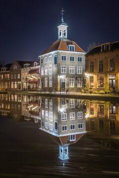 Schiedam Zakkendragershuisje at night